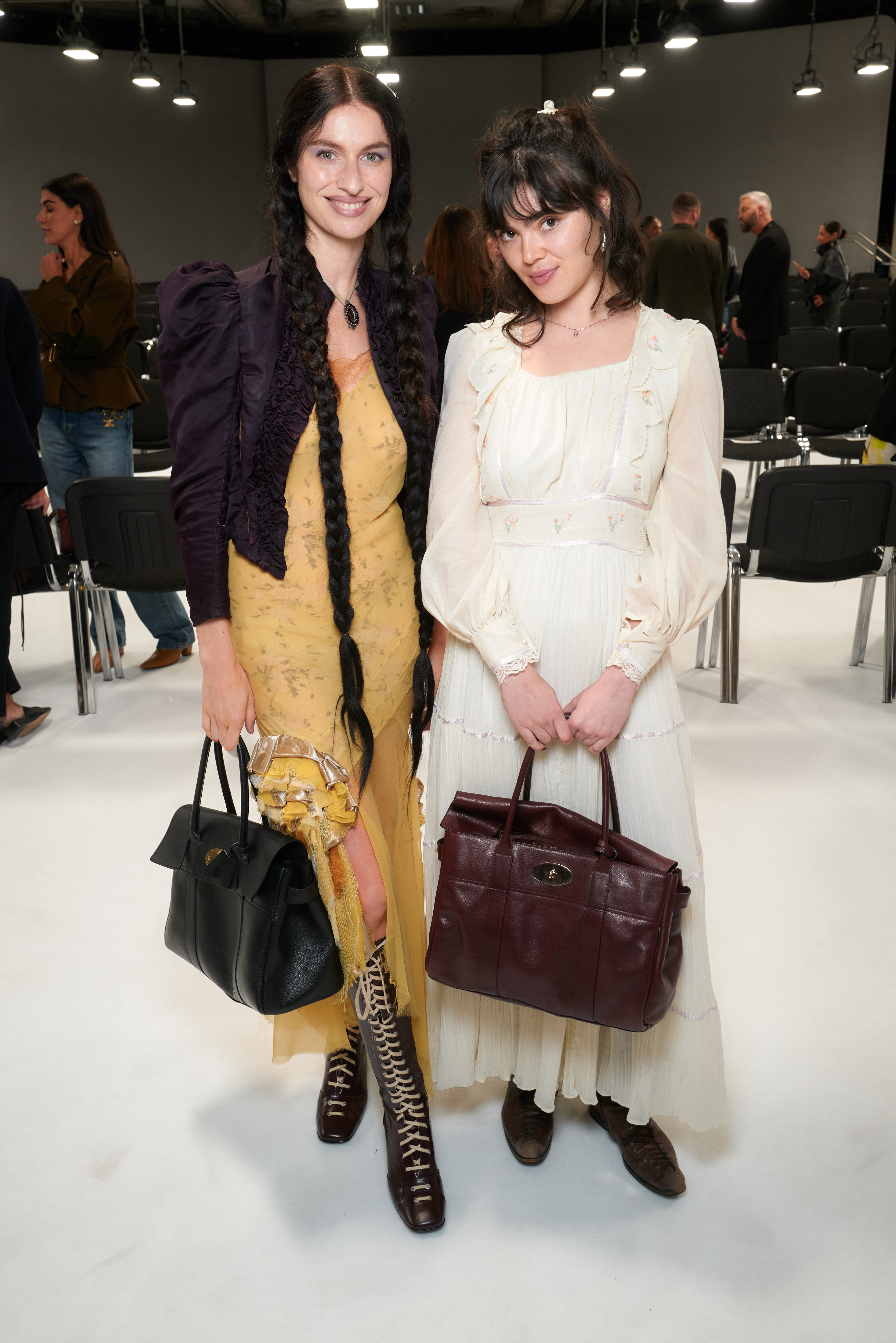 Mulberry SS2027 шоунд хүрэлцэн ирсэн тусгай зочид (фото 17)