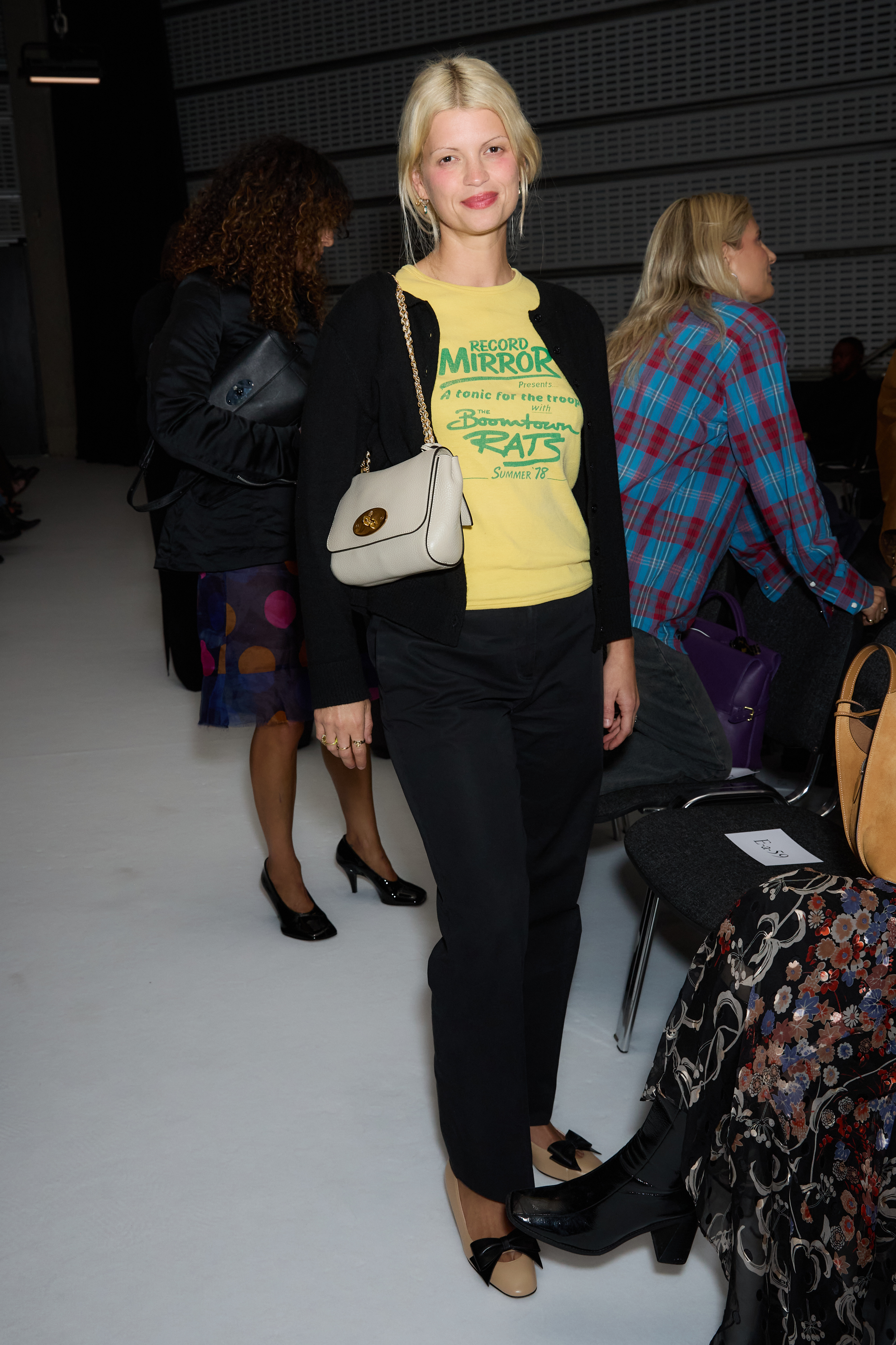 Mulberry SS2027 шоунд хүрэлцэн ирсэн тусгай зочид (фото 48)