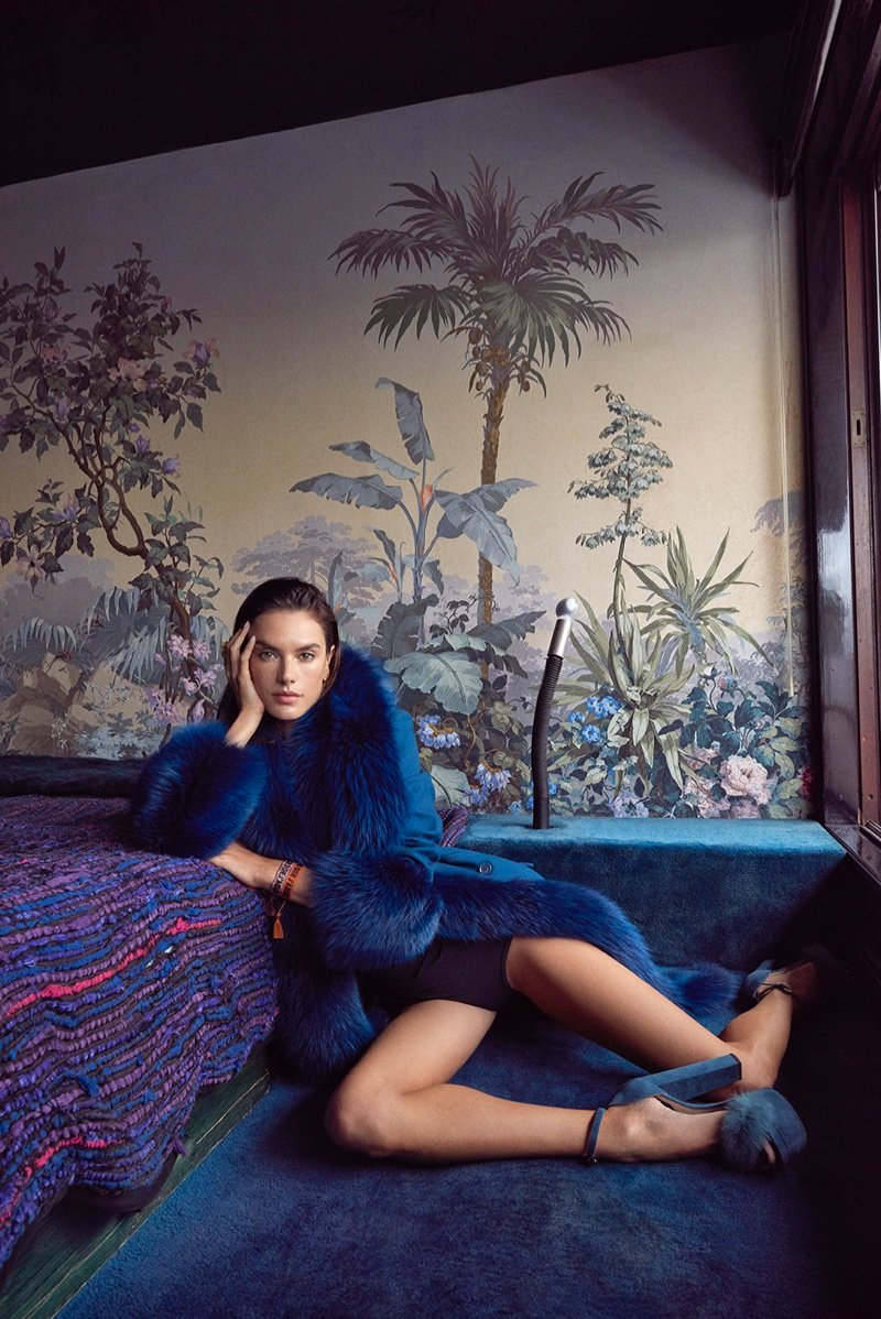 Алессандра Амбросио Vogue Portugal сэтгүүлд зориулж арав гаруй үслэг хүрэм сольж өмслөө (фото 8)