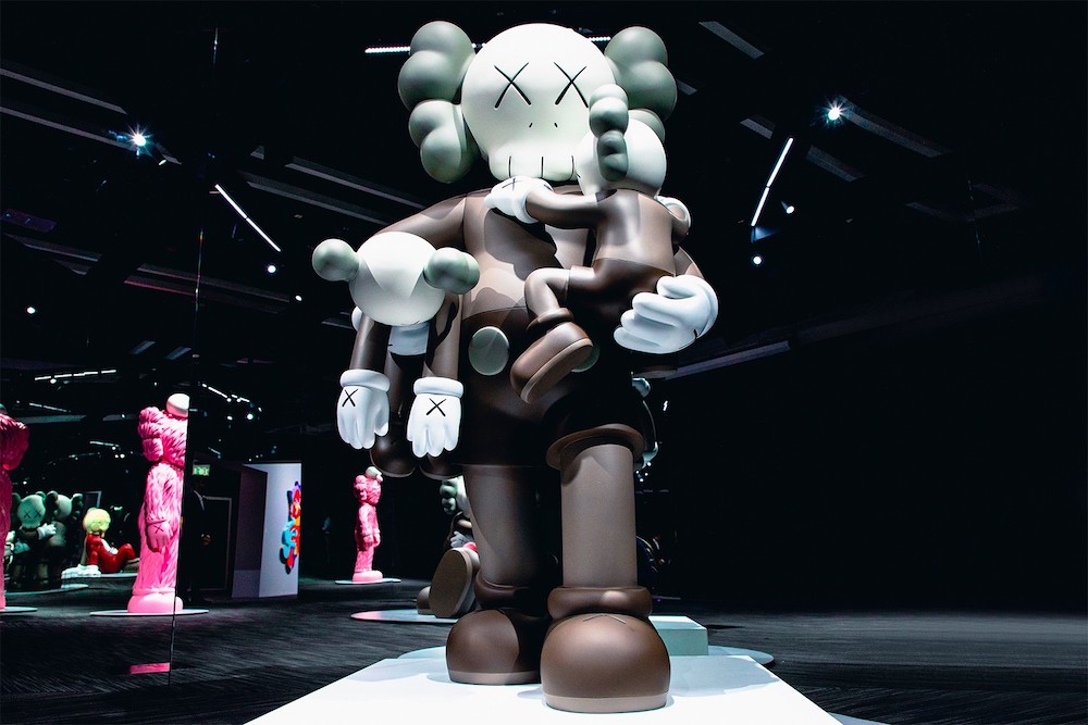 Дотроос нь харцгаая: Хонг Конгийн Art Basel дээрх KAWS-ийн үзэсгэлэн (фото 11)