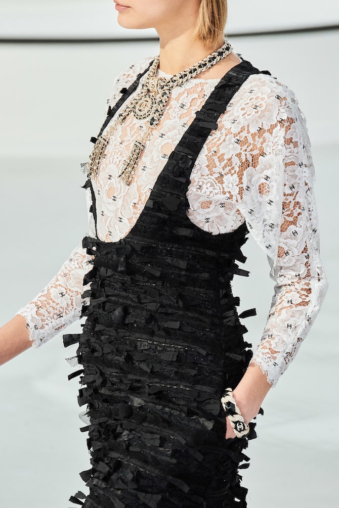 Chanel ордны шинэ цуглуулга дахь гол загвараар цагаан сорочка тодорчээ (фото 4)