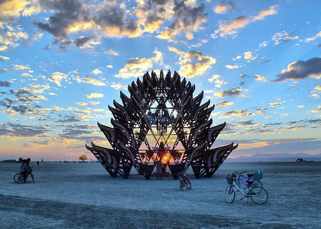 Burning Man 2017 наадам дээрх гайхалтай урлагийн бүтээл ба инсталляцууд (фото 8)