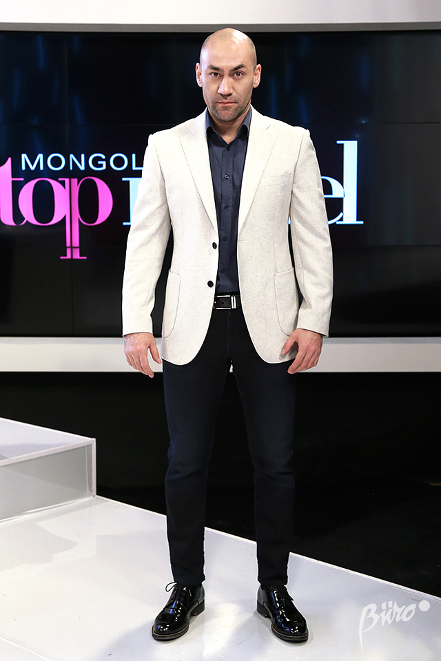 Mongolia’s Next Top Model нэвтрүүлгийн шүүгчид юу өмссөн бэ? (фото 4)