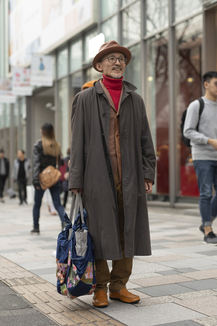 Берет малгай ба аварга том хүрэм: Токиогийн гудамж дахь street style (фото 13)