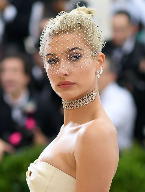 Met Gala 2017: Хамгийн зоригтой гоо сайхны төрхүүд (фото 8)