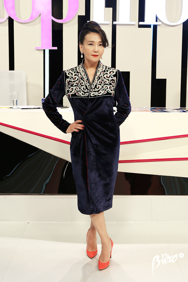 Mongolia’s Next Top Model нэвтрүүлгийн шүүгчид юу өмссөн бэ? (фото 7)