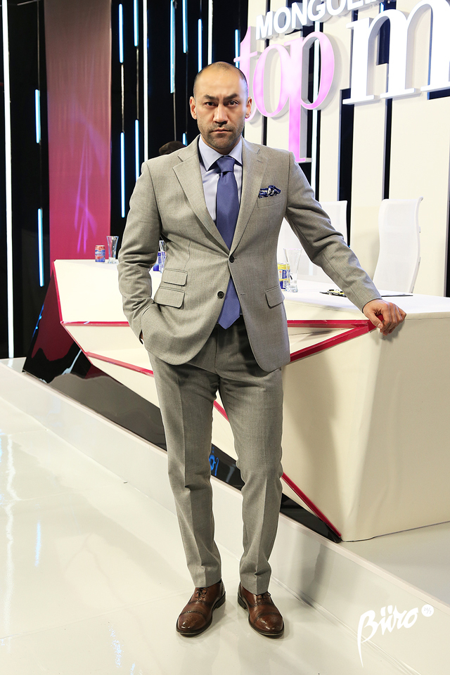 Mongolia’s Next Top Model нэвтрүүлгийн шүүгчид юу өмссөн бэ? (фото 1)