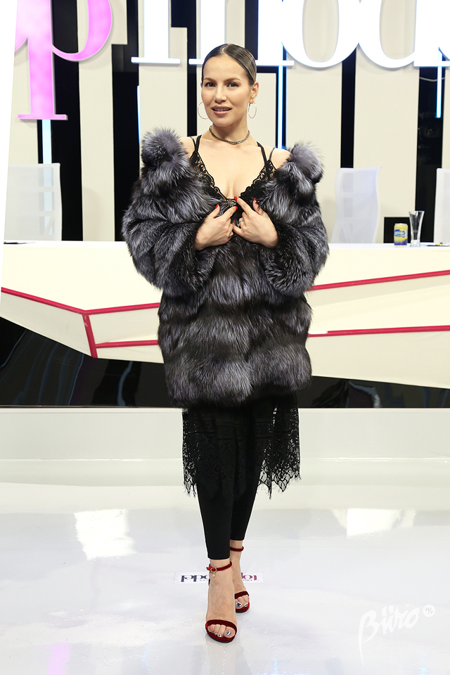 Mongolia’s Next Top Model нэвтрүүлгийн шүүгчид юу өмссөн бэ? (фото 4)