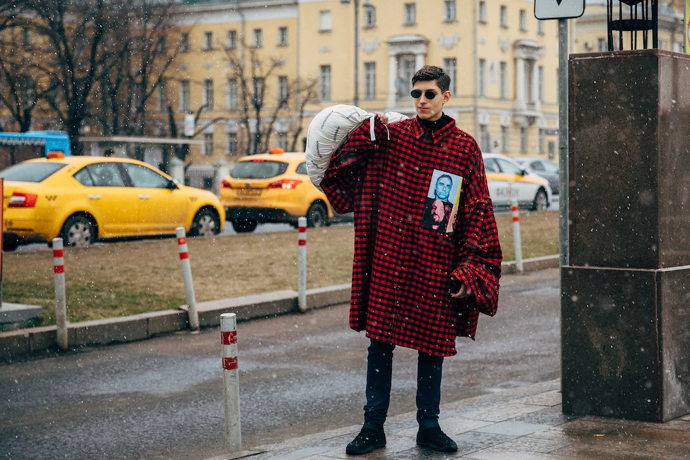 Street style: Москвагийн загварын долоо хоног дээрх шилдэг төрхүүд (фото 27)