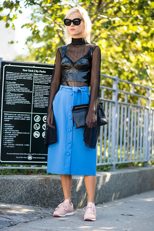 Нью-Йоркийн загварын долоо хоногийн зочид юу өмсдөг вэ: Street Style. Зургаадугаар хэсэг (фото 22)