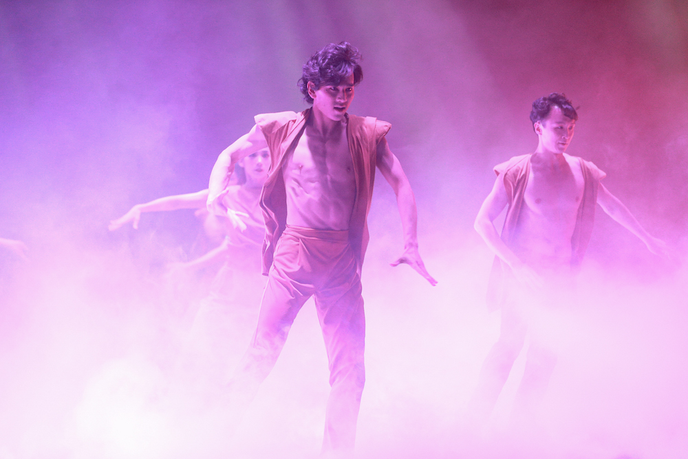 Хүчирхэг хөгжим, хурц сэдэв, хосгүй бүжигчдийн төгс нэгдэл болсон "Амьдралыг тэтгэгч-O2" модерн балет (фото 11)