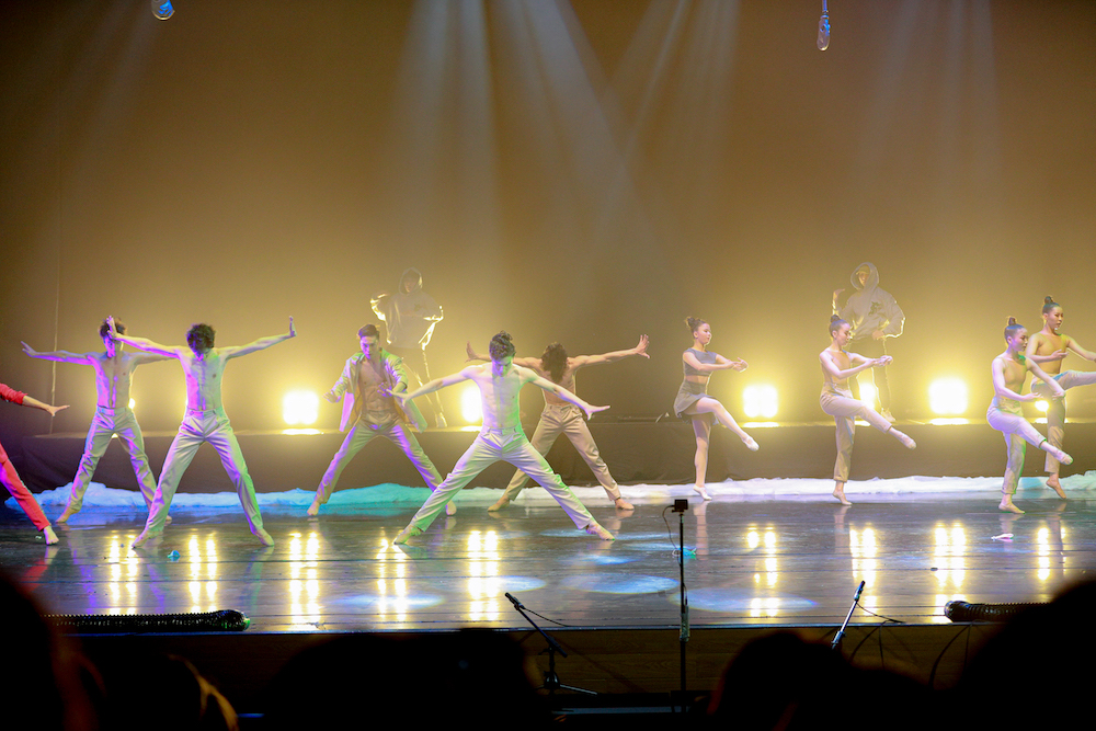 Хүчирхэг хөгжим, хурц сэдэв, хосгүй бүжигчдийн төгс нэгдэл болсон "Амьдралыг тэтгэгч-O2" модерн балет (фото 21)