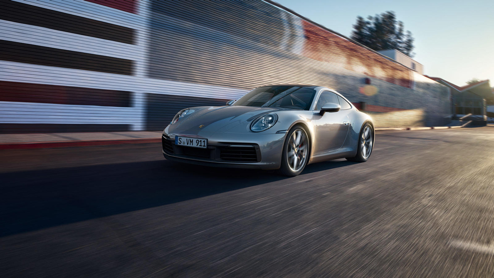 Цаг хугацаанд үл захирагдах унаа: Porsche шинэ 911 Carrera 4S  автомашиныг танилцуулж байна (фото 1)