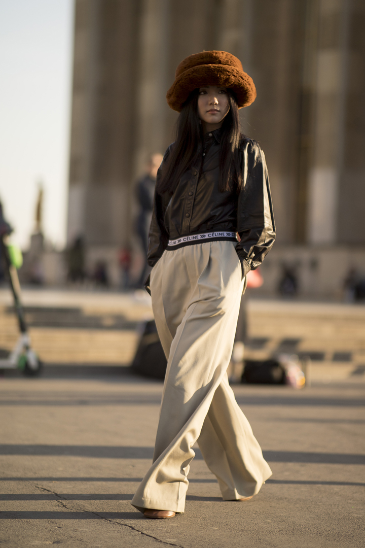 Могойн хээ ба аварга том аксесуарууд: Paris Fashion Week-ийн зочид юу өмсөж байна вэ? (фото 22)