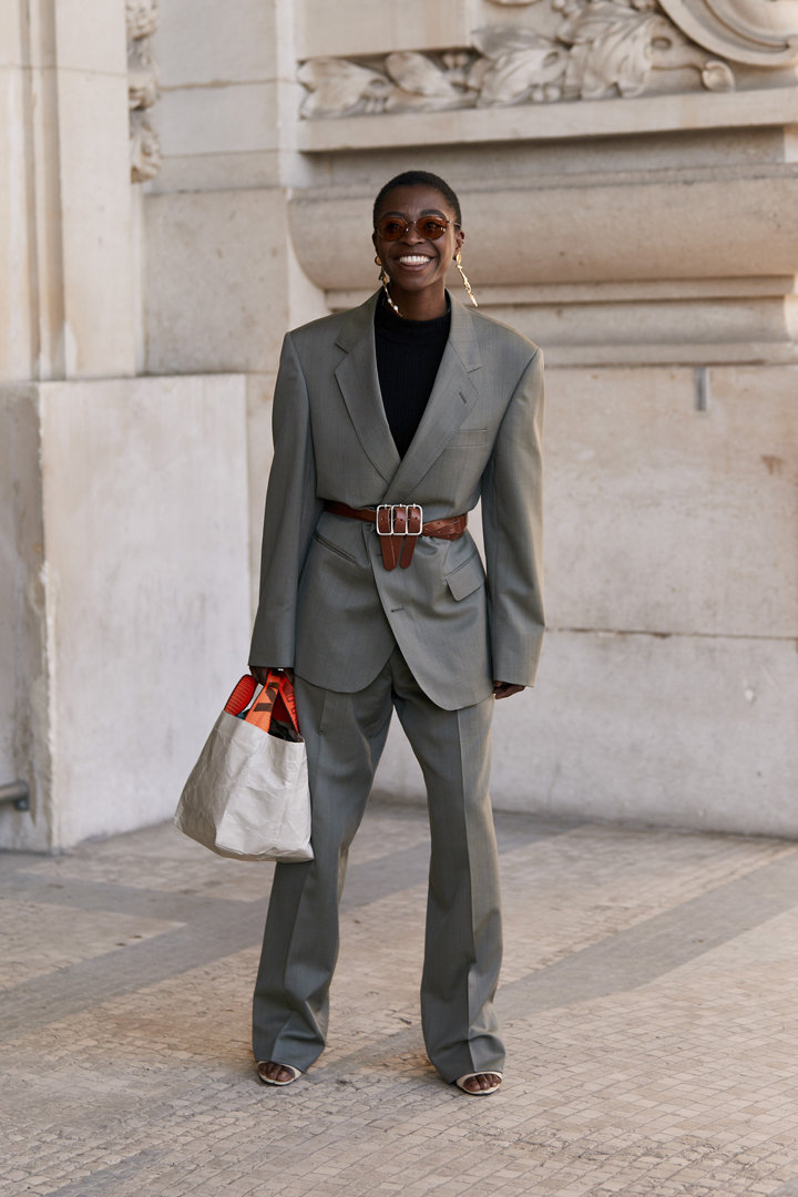 Могойн хээ ба аварга том аксесуарууд: Paris Fashion Week-ийн зочид юу өмсөж байна вэ? (фото 10)