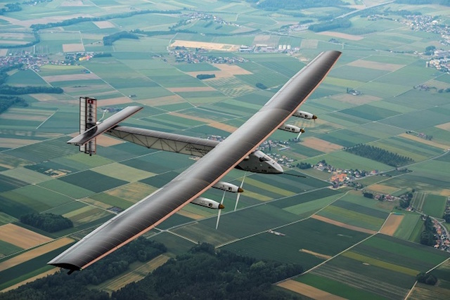 Нарны эрчим хүчээр ажилладаг Solar Impulse II  онгоц дэлхийг тойрох аяллаа өндөрлөж Абу Дабид газардлаа (фото 2)