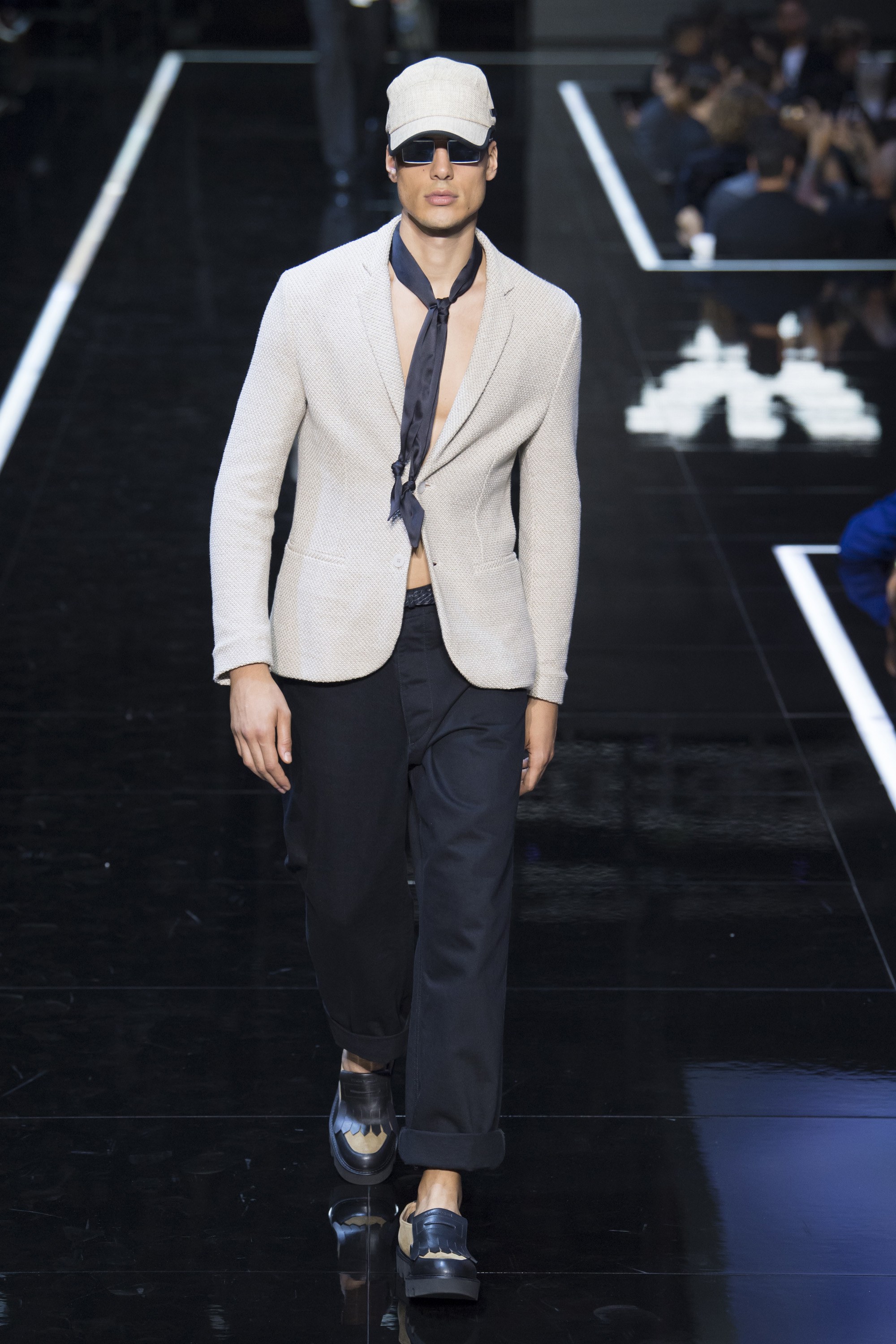 Эрэгтэй загварын тренд: Нүцгэн бие дээр өмссөн пиджак (фото 2)