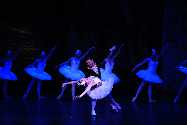 Баяртай эго: Хунт нуур ба бусад балетыг хүмүүс яагаад үздэг вэ? (фото 3)