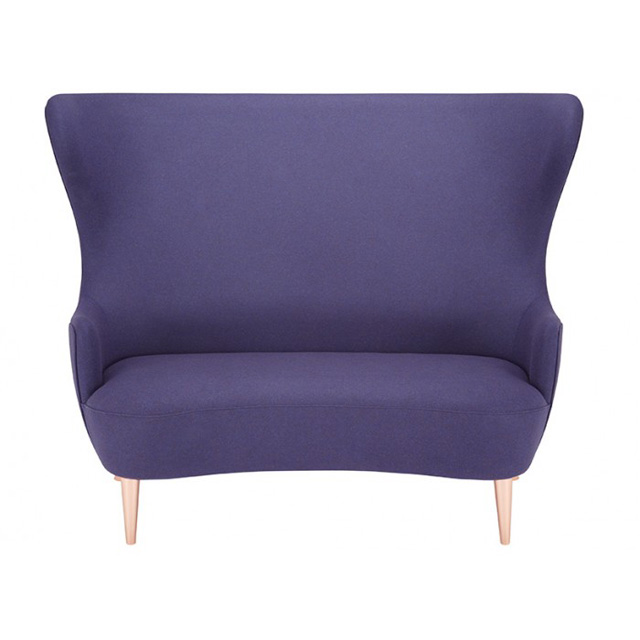 Хөх ягаан давалгаа: Том Диксоны "Wingback" шинэ буйдан (фото 1)