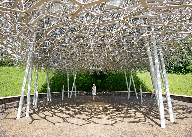 Вольфганг Баттрессын “Зөгийн үүр” бүтээл “Kew Gardens” цэцэрлэгт хүрээлэн рүү нүүлээ (фото 4)