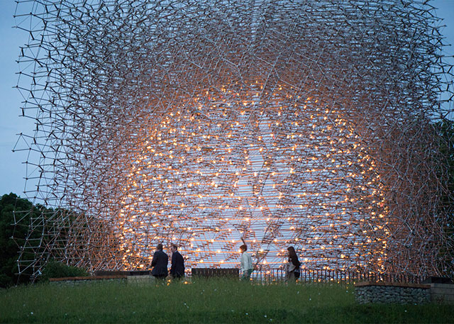 Вольфганг Баттрессын “Зөгийн үүр” бүтээл “Kew Gardens” цэцэрлэгт хүрээлэн рүү нүүлээ (фото 1)