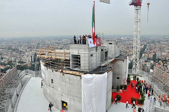 Заха Хадидын төслөөр баригдаж буй Миланы “мушгирсан” цамхагийн ажил дуусч байна (фото 2)