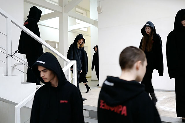 Vetements  “Земфира” бичигтэй малгайтай цамц гаргалаа (фото 2)