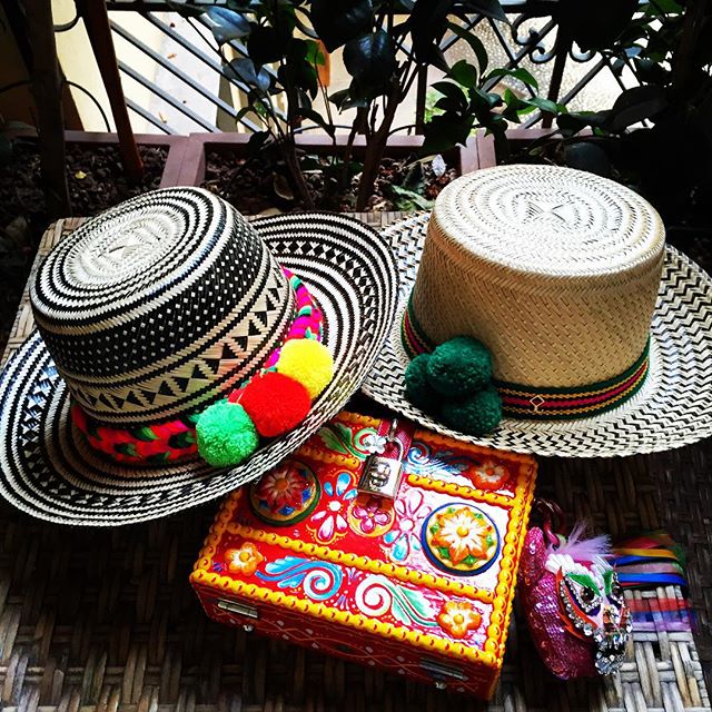 @yosuzi 8 hours to weave each hat made of 100% palm straw with hand-woven trimmings supporting a vibrant artisan community in Venezuela #WOMAPROJECT  a portion of each sale goes to Cepin  non-profit organization dedicated to health, education of Guajiro indian children in Venezuela  (@dolcegabbana bag)