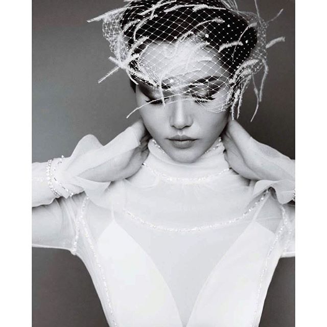A quiet moment for @voguechinamagazine and @mariotestino @angelica_cheung ️