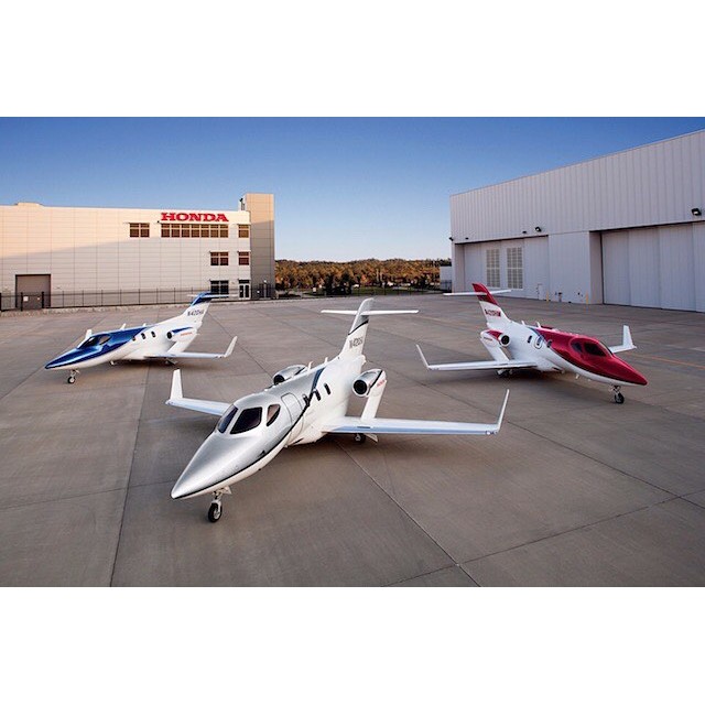 Honda компанийн бүтээсэн хувийн нисэх онгоц.

Honda begins deliveries of HondaJet, its first light jet.

@honda #hondajet #jet #lightjet