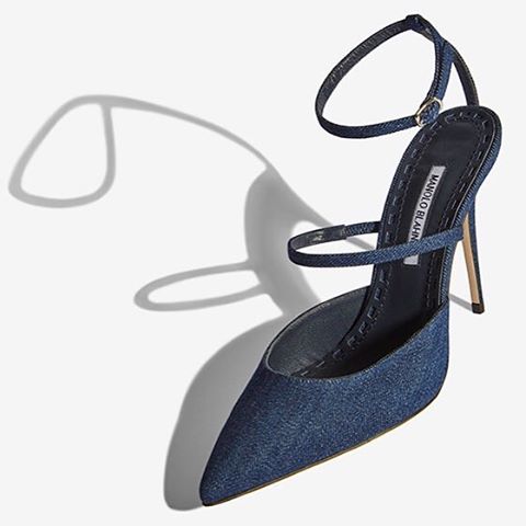 Рианна ба Manolo Blahnik нарын хамтарсан цуглуулга брэндийн вебсайтыг нурааж байна. Дэлгэрэнгүйг www.buro247.mn

Rihanna s new collection with Manolo Blahnik crashes brand s website. More on www.buro247.mn
@badgalriri @manoloblahnikhq #rihanna #collaboration #manoloblahnik