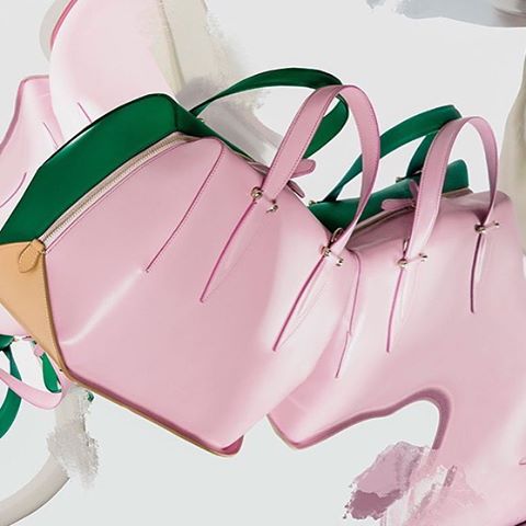 Нарийн ажиллагаа: Delpozo-гийн цүнх хэрхэн хийгддэг вэ

More on www.buro247.mn

Here is how Delpozo bags are made