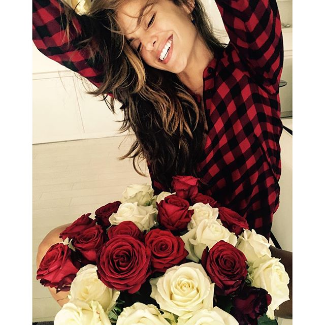 Lovely surprise full of happiness ... Surpresa... Cheia de felicidade   #paris #happiness #thankful #icanseeyou