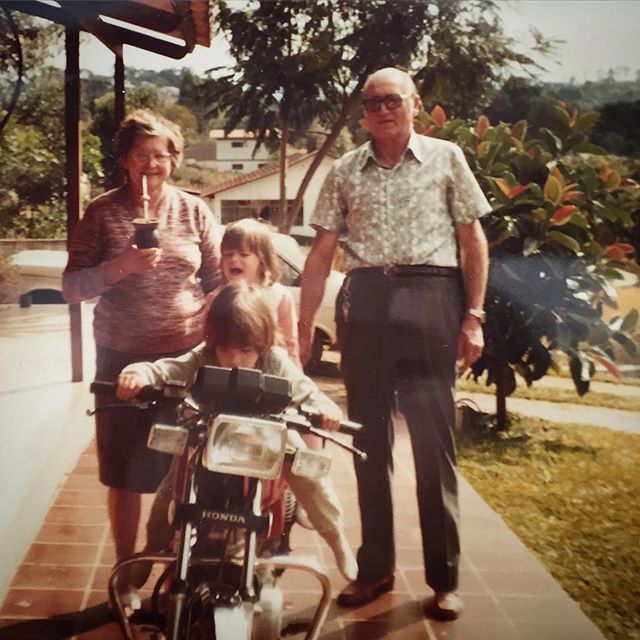 Just Kids !!!! Taking my little sister for a ride !! #vóJoana #vôSilvino        #família #92yearsold #HBD #Erechim #infância