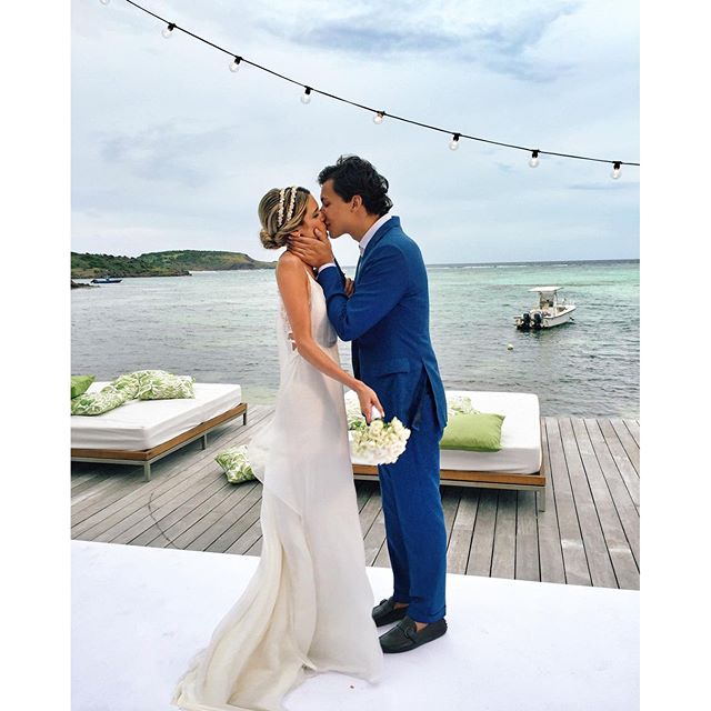   Mr & Mrs Meireles  #stbarths #casamentozeras #loveisintheair #happiness #vivaoamor #photo @fashiontomax