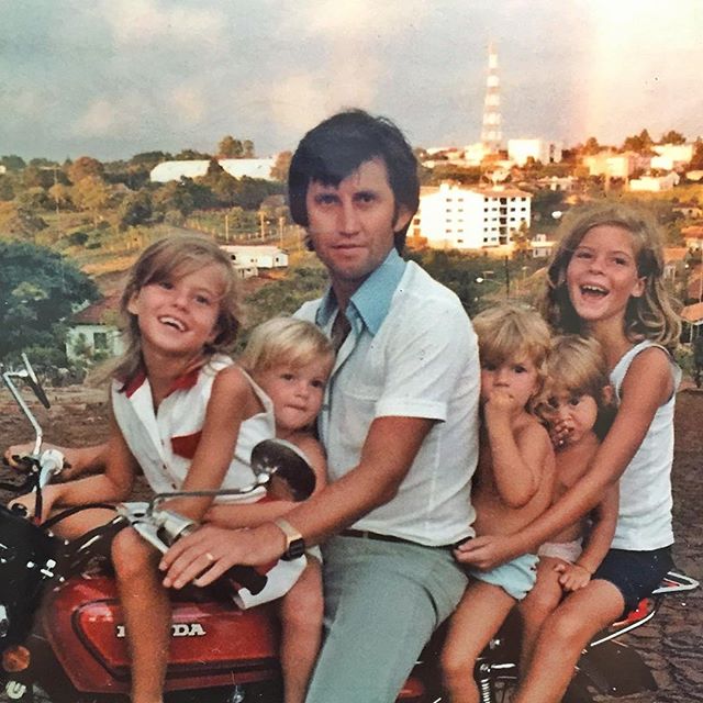Feliz dia dos pais! Obrigada por sempre nos inspirar a dar o nosso melhor. Te amo!