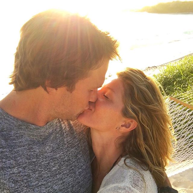 Happy Birthday my love! We miss you and wish we could be with you today. Sending you all our love. May this year bring you so much joy and fulfillment. We love you!!      Feliz aniversário meu amor! Nós estamos com saudades e queríamos estar com você hoje. Receba todo nosso amor. Que esse ano lhe traga muitas alegrias e realizações. Nós te amamos!