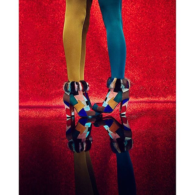 Бүсгүй бүрийн мөрөөдөл: Christian Louboutin-ы Намар-өвөл 2016 каталог

Every girl's dream: Christian Louboutin Fall-Winter 2016 Lookbook.

#70s #christianlouboutin #fw16 #lookbook