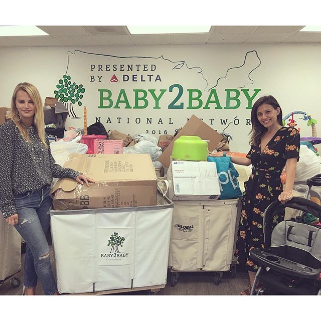 Thank you Kelly @kellysawyer and Norah for letting me inside your beautiful world. 
Founded in 2006, Baby2Baby @baby2baby provides low-income children ages 0-12 years with diapers, clothing and all the basic necessities that every child deserves. 
By distributing to non-profit partner organizations including homeless and domestic violence shelters, Head Start programs, and children s hospitals, Baby2Baby will serve more than 125,000 children this year.

1 out of 3 moms has had to choose between giving their babies diapers or food. Over 10.5 million diapers were distributed over the past 5 years. A person can help by giving a donation, stuff or becoming a sponsor. So many more good things to come. @baby2baby @thetot