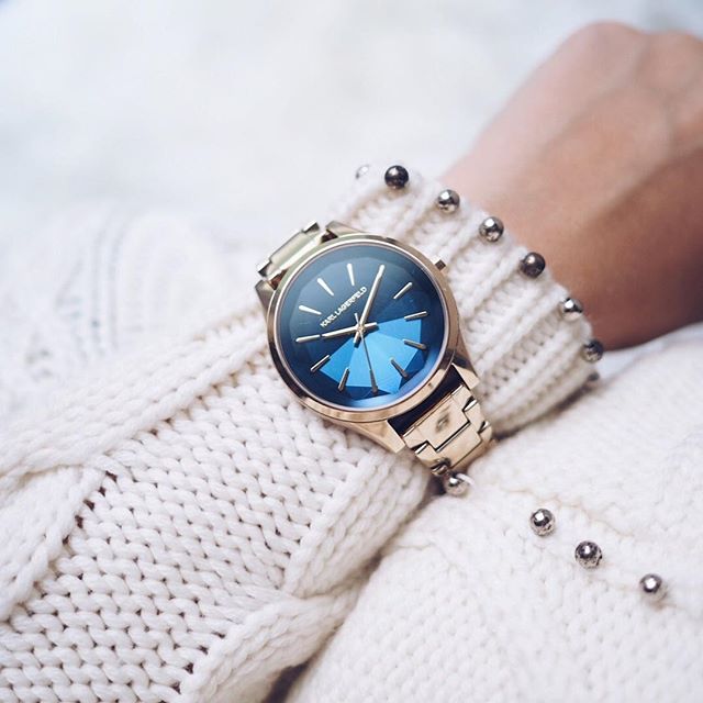 Starting the year right on time!   Discover and shop our watches by clicking link in the bio   
#KARLLAGERFELD
