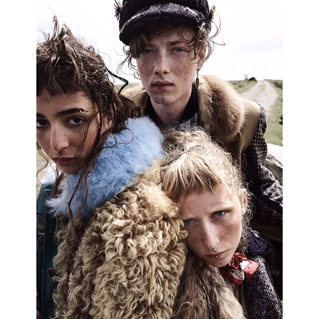 SEPTEMBER @BRITISHVOGUE.
#BRITISHVOGUE DE SEPTIEMBRE.
@NoraAttal @WillemHetHart @LucindaChambers @AlexandraShulman @SamMcKnight1 @TheValGarland 
#ElfieReigate #MarioTestino