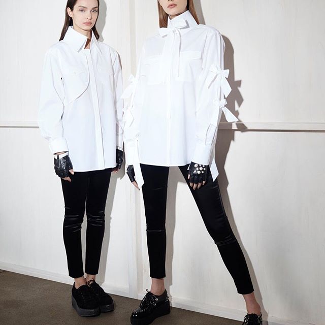 This season "Limited Edition Styles" are now available in store and online.
(Free international shipping  )
Each piece comes with a print of Karl Lagerfeld's original sketch. 
Discover the story of this Fall-Winter17 "Limited Edition" collection by clicking the link in the bio. #KARLLAGERFELD