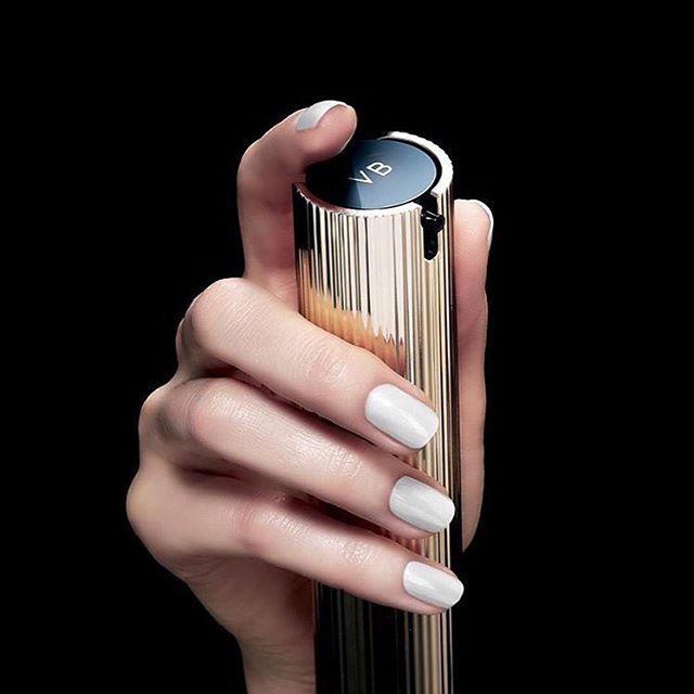 Moisturiser and primer  my Morning Aura brings out natural highlights for added dimension x VB #VBxEsteeLauder @esteelauder