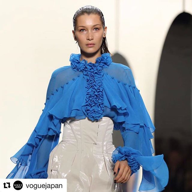 #Repost @voguejapan (@get_repost)
   
プラバル グルン2018年春夏コレクション 日本が誇るトップジュエラー タサキの新クリエイティブ ディレクターに就任したプラバル氏は エッジィを効かせたタサキのアイテムを同時に発表 
@prabalgurung 2018 spring/summer collection. The inaugural collection by the designer Prabal was showcased at the same time. #nyfw #18ss #pgworld #pgmuse #femininitywithabite 
Photo @gersonlirio x @fashiontomax