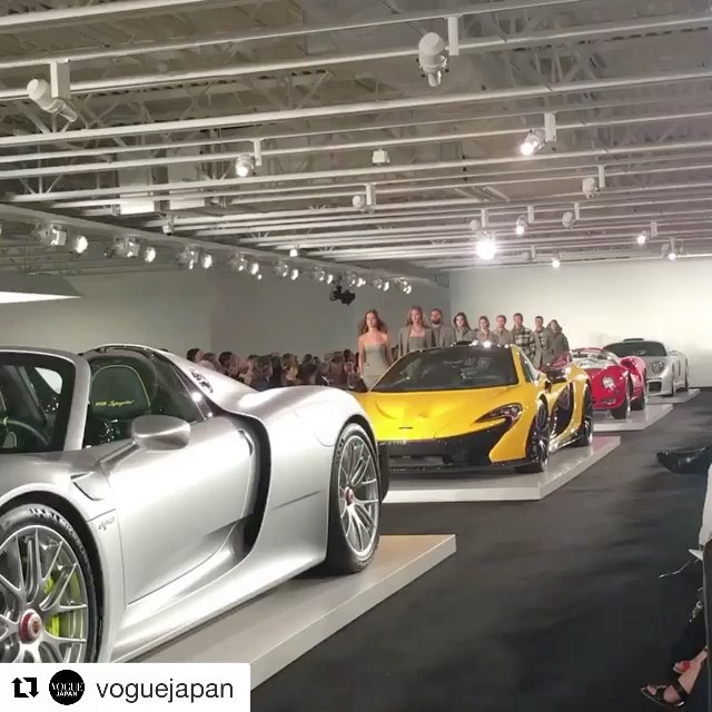 #Repost @voguejapan (@get_repost)
   
ラルフローレンはベッドフォードにあるラルフ氏のカーコレクションガレージがショー会場 フェラーリ ランボルギーニなどが並ぶ中のショーでした 
@ralphlauren #ralphlauren #seenowbuynow #nyfw