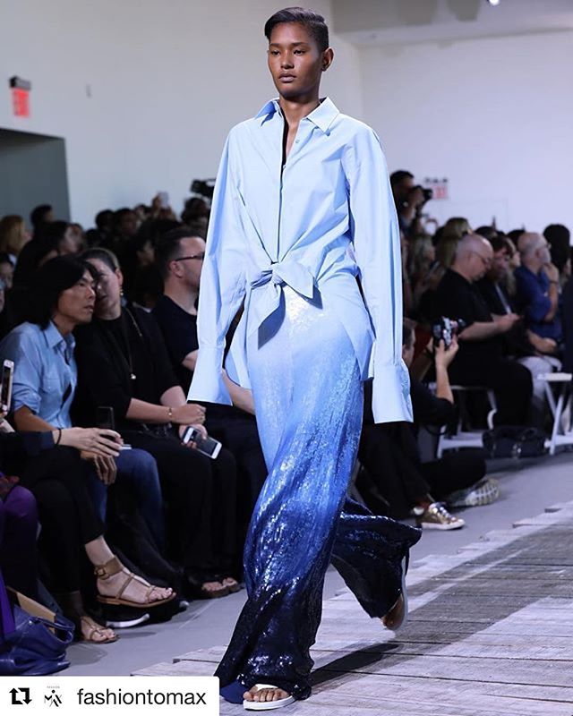 #Repost @fashiontomax (@get_repost)
   
A sky blue tie front shirt paired with an ombré sequin maxi skirt is the epitome of the modern style #MichaelKors is known for. 
#AllAccessKors #Spring2018 #NYFW
Photographer: @gersonlirio x FASHIONTOMAX.COM