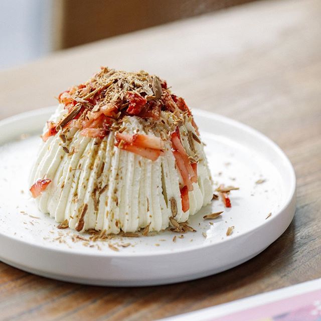 No #lunch plans? Check out #PSCafe's new #island-inspired outlet at #OneFullerton for this awesome #trifle bomb #Buro247Singapore