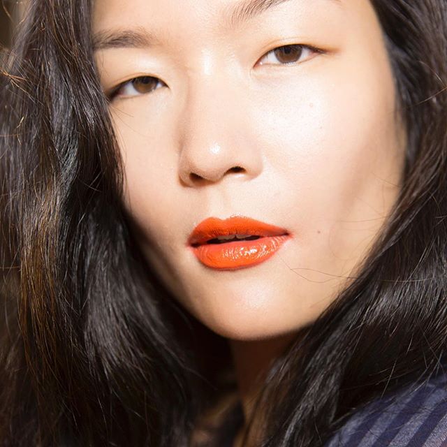 Race-ready with a standout orangey #redlip a la #Singapore model @yaxenduff at #NYFW - see our fav #makeup looks on the link in bio #buro247singapore