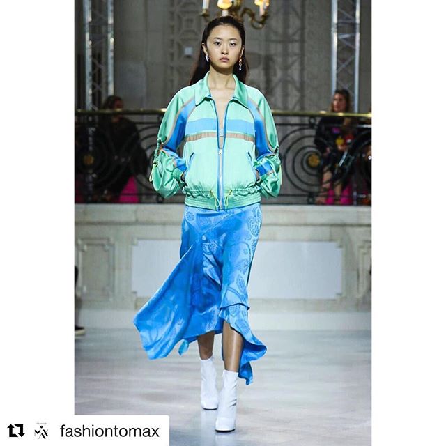 #Repost @fashiontomax (@get_repost)
   
We seriously canNOT get enough of these pastels! @peterpilotto really nailed the Spring color palette, all combined with lovely prints.  #peterpilotto #ss18 #lfw  Source: @nowfashion