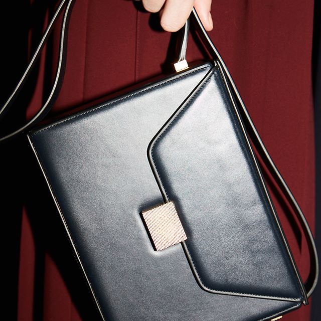 Based on vintage vanity cases and complete with an internal mirror, the #VBVanityCrossBody bag is an essential from my #VBAW17 collection x VB victoriabeckham.com #vbdoverst
